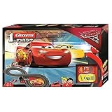 Carrera FIRST Disney Pixar Cars – Circuit de course électrique avec voitures miniatures Flash McQueen et Cruz Ramirez – Jouet pour enfants à partir de 3 ans – 2,4 m